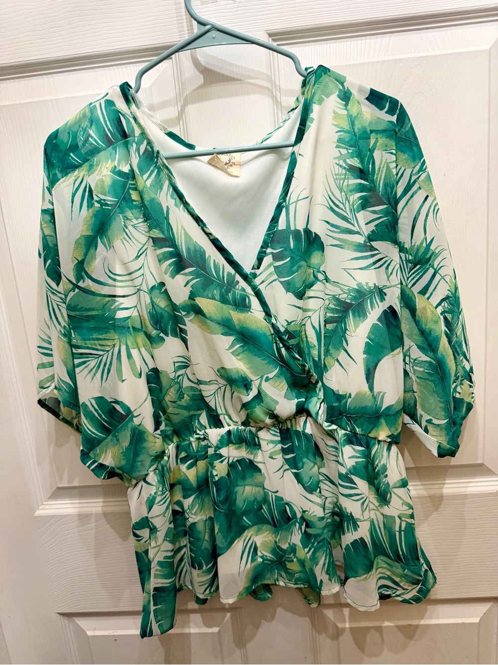 Fantastic Fawn Tropical Green Leaf White Blouse Top- Women’s Size Large